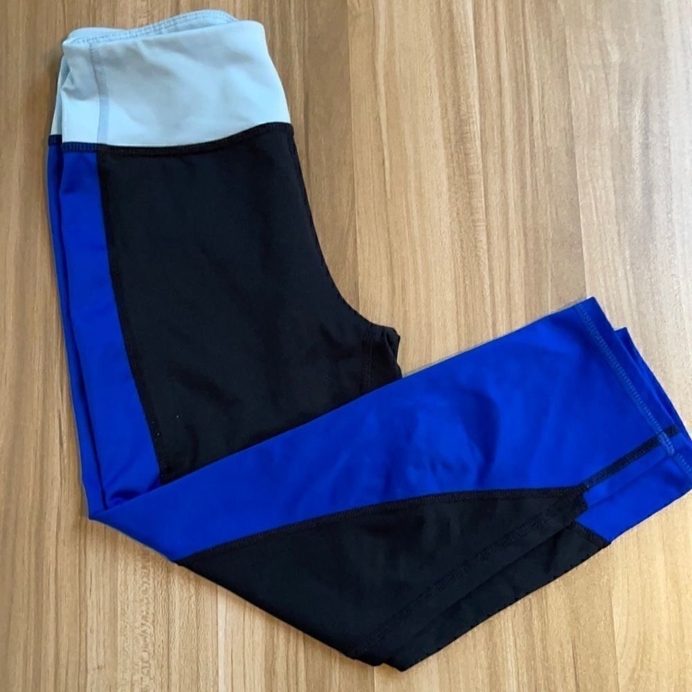 Zella Capri athletic pants.  Size Girls Medium (8/10).
